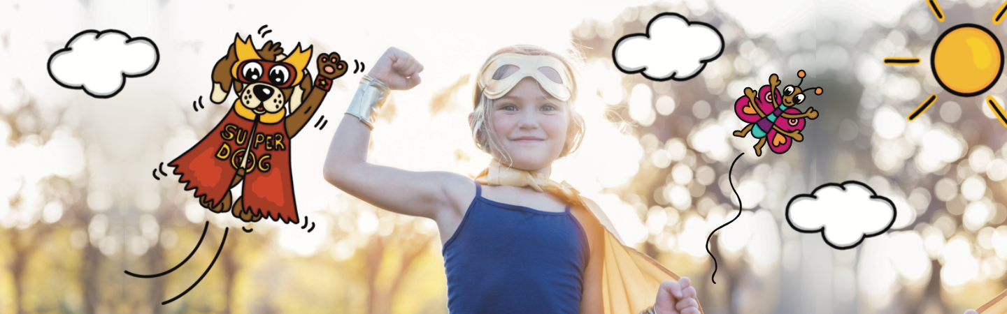 Ein Kind hat ein Superhelden-Kostüm an. Neben ihr fliegt ein gezeichneter Super-Dog und ein Schmetterling. Mausmimi macht Kinder stark, mit Gefühlskarten, Scheidungskind Sets, Affirmationskarten, Bonuskarten und Urkunden. 