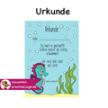 Urkunde "Seepferdchen" für dein Kind als Druckdatei (PDF) zum selbst ausdrucken. Du bekommst deine Datei direkt im Anschluss an deine Bestellung.  Diese schöne Urkunde ist eine wunderbare Überraschung für dein Kind, wenn es Schwimmen gelernt hat. Ihr könnt selbst alle wichtigen Details eintragen. So wird die Urkunde als kleines Geschenk eine schöne Erinnerung. Besonders hübsch wird es, wenn ihr die Karte noch einrahmt.